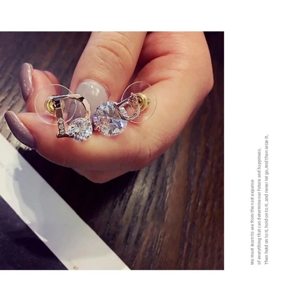 Shiny D letter asymmetric Earrings - Picture 3 of 4